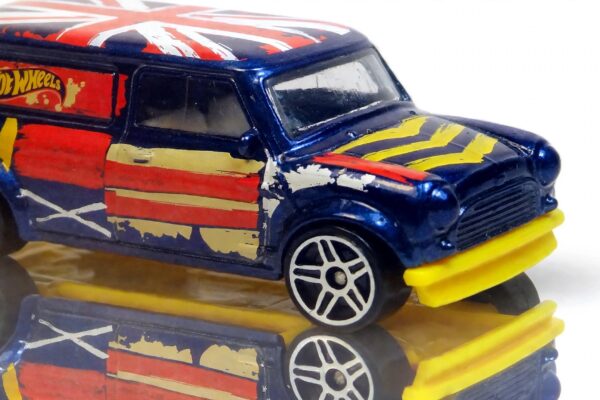 Hot Wheels Mini van Union Jack review: the casting visitors always pick up
