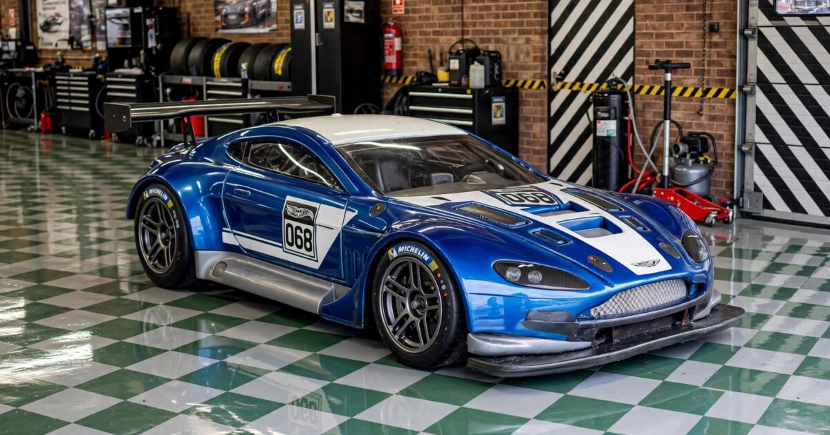 Hot Wheels Aston Martin Vantage GTE review: the racing version of a car that hates graphics
