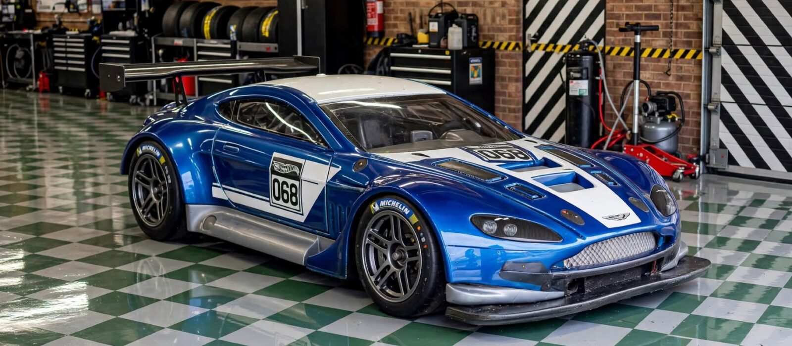 Hot Wheels Aston Martin Vantage GTE review: the racing version of a car that hates graphics