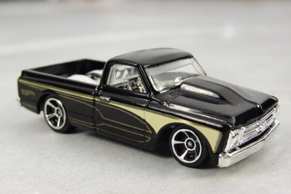 Hot Wheels ’67 Chevy C10 review: the pickup that became a canvas