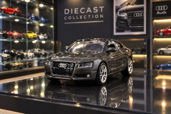Majorette Audi A5 Coupé: the grey car that teaches you to look properly