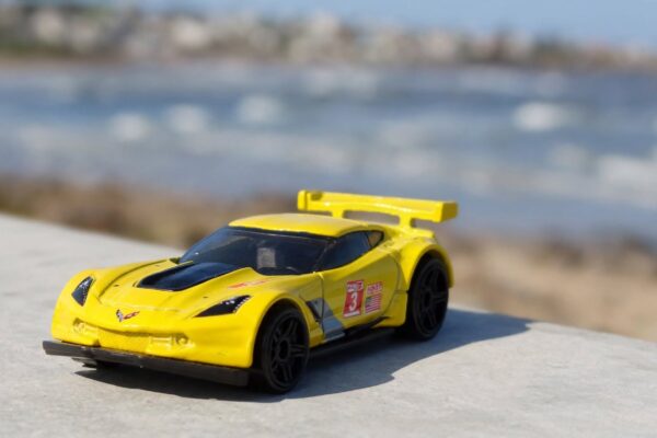 Hot Wheels Corvette C7.R review: the racing Corvette in yellow