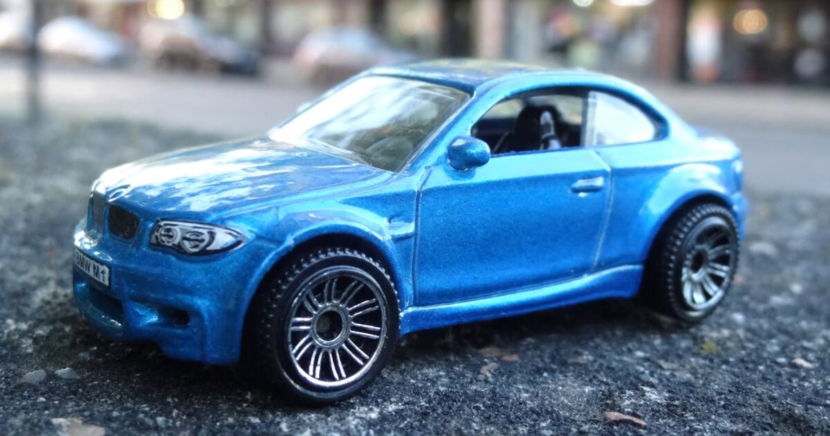 Hot Wheels BMW Z4 M Coupe: the casting is half glass and that changes everything