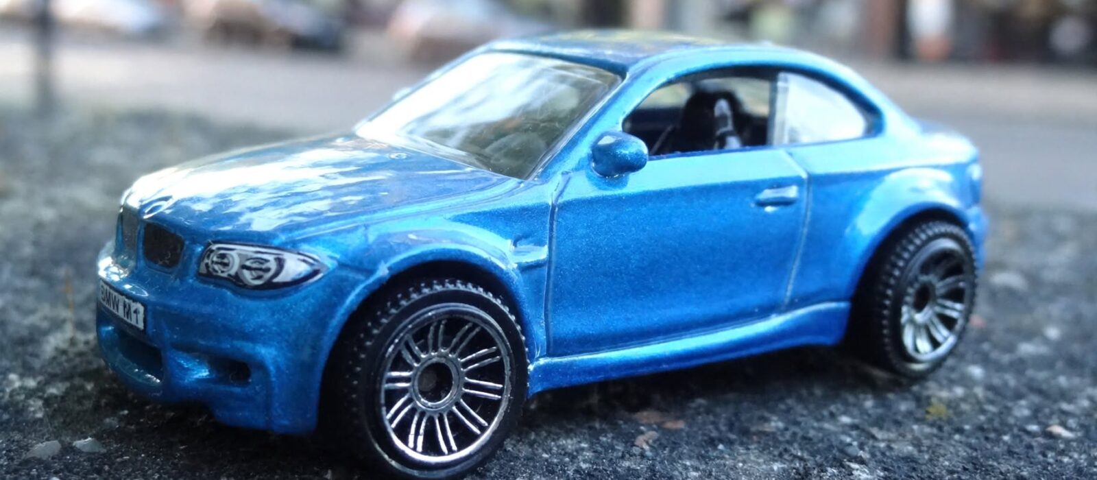 Hot Wheels BMW Z4 M Coupe: the casting is half glass and that changes everything
