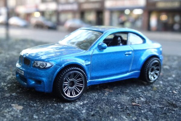 Hot Wheels BMW Z4 M Coupe: the casting is half glass and that changes everything