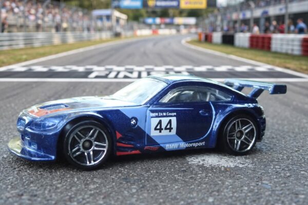 Hot Wheels BMW Z4 M Coupe: the casting is half glass and that changes everything